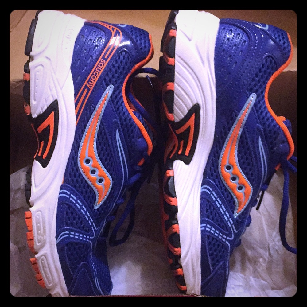 Women’s Saucony Grid Oasis Running Shoes